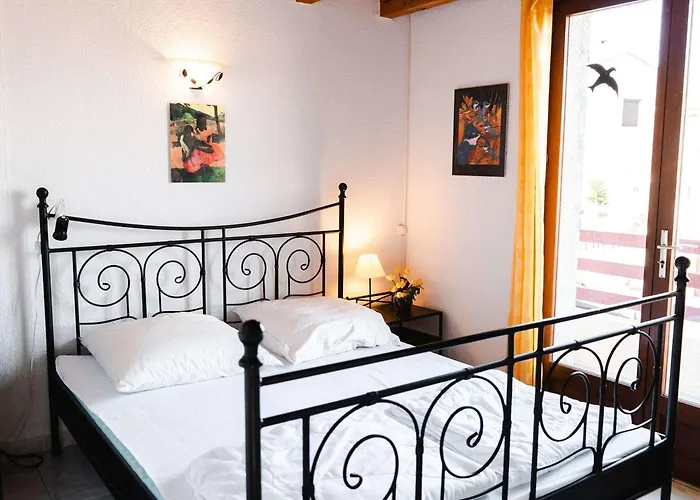 Villa 4 Pièces Avec Jardin, Terrasse, Animaux Permis, Parking - Fr-1-409-26